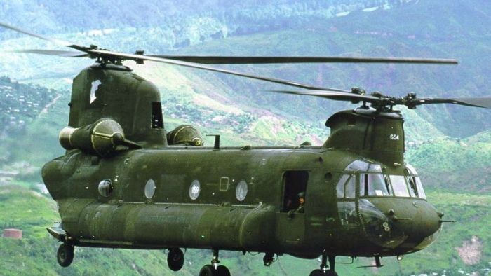 Administratia Trump anunta  vanzarea a sase elicoptere militare Chinook catre Emiratele Arabe Unite. Trump este in drum spre Orientul Mijlociu