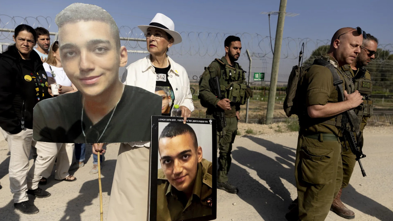 Hamas a acceptat sa-l elibereze pana marti pe ultimul ostatic american aflat inca in viata in Fasia Gaza