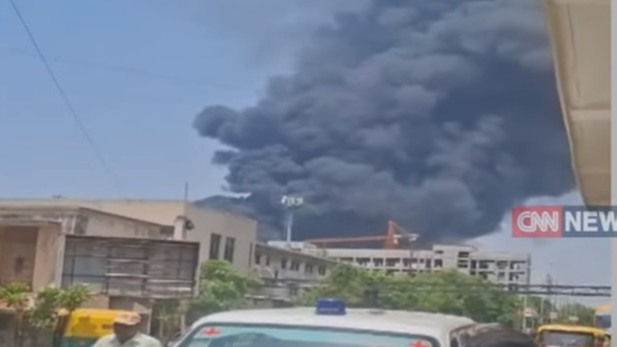 242 de persoane la bordul zborului Air India spre Londra prabusit dupa decolare in Ahmedabad. 43 sunt cetateni britanici - VIDEO