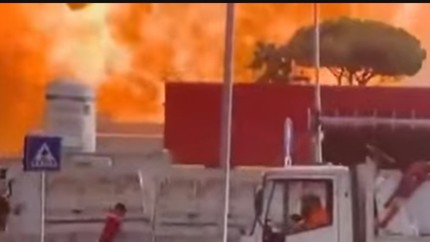 Explozie uriasa in centrul Romei mai multe persoane au fost ranite. Minge de foc portocalie enorma pe cer - VIDEO