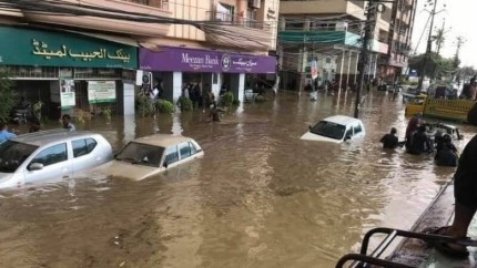 Potop in Pakistan cel putin 90 de persoane au murit din cauza ploilor musonice si a viiturilor masive