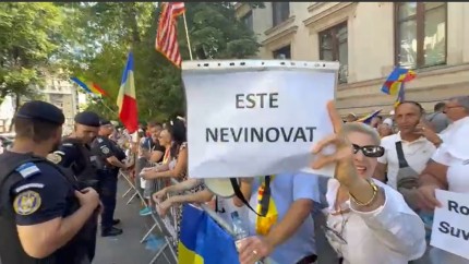 UPDATE Adulatorii lui Georgescu gramada in fata Judecatoriei Sectorului 1 Calin patriot Declaratiile lui Georgescu - VIDEO