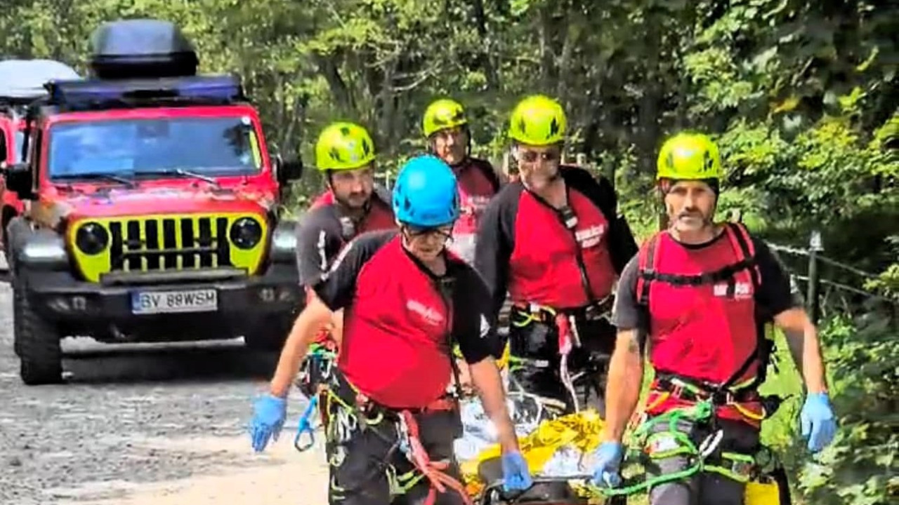 Ciclisti montani accidentati grav in Masivul Postavaru. Salvamontistii avertizeaza asupra aglomeratiei de pe traseele de coborare