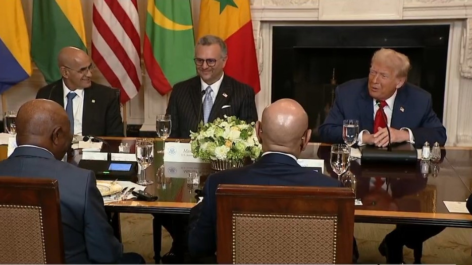 Donald Trump l-a felicitat pe presedintele Liberiei ca vorbeste foarte bine engleza  in statul african aceasta este limba oficiala inca din 1822 - VIDEO