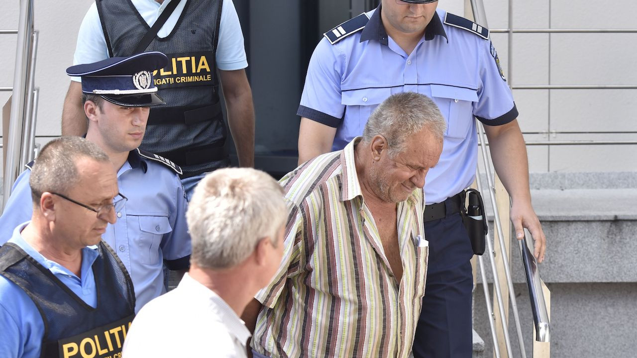 Nepotul ucigașului din Caracal a fost prins furand un bagaj în gara Arad. El a fost încătușat după ce a fugit de polițiști