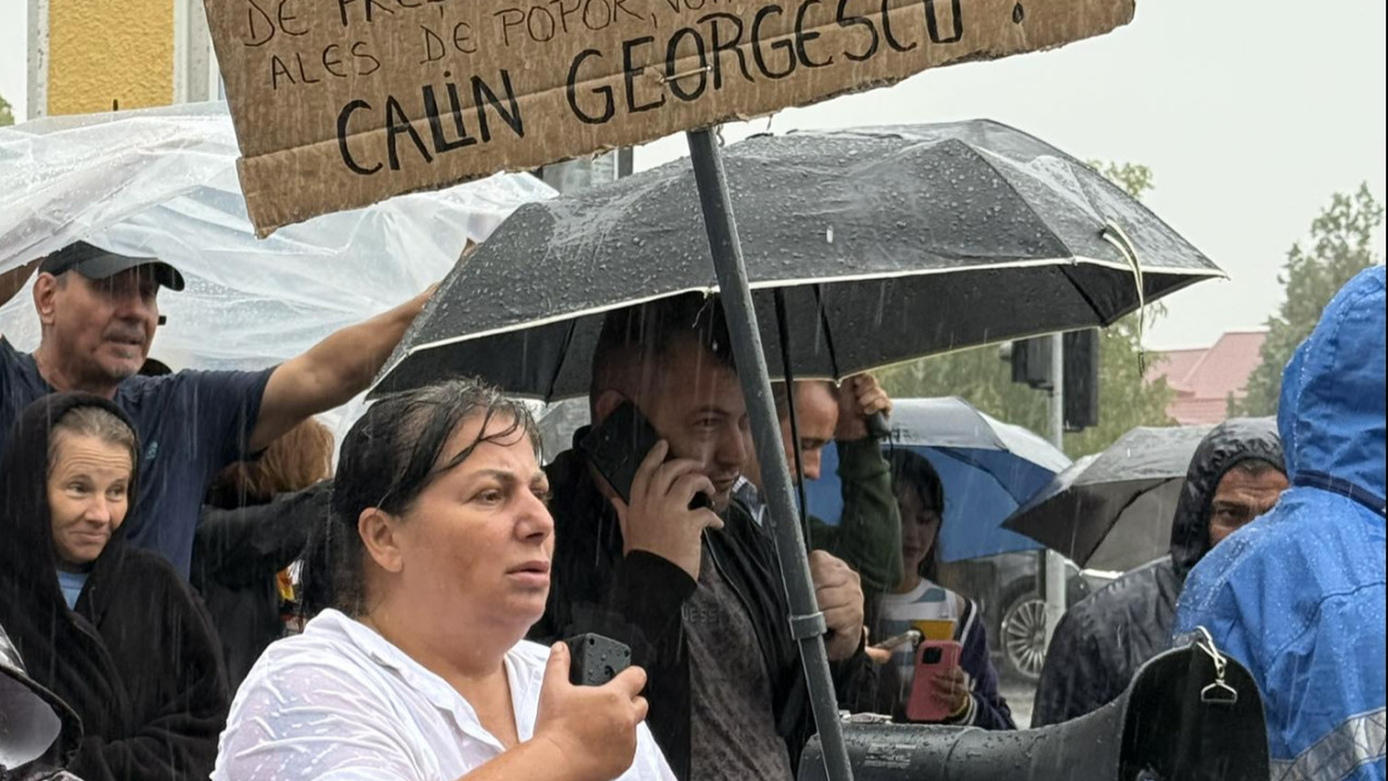 Amenzi zdravene pentru doi fanatici de-ai lui Georgescu după ce s-au îmbrâncit cu jandarmii Situația a fost rapid restabilită