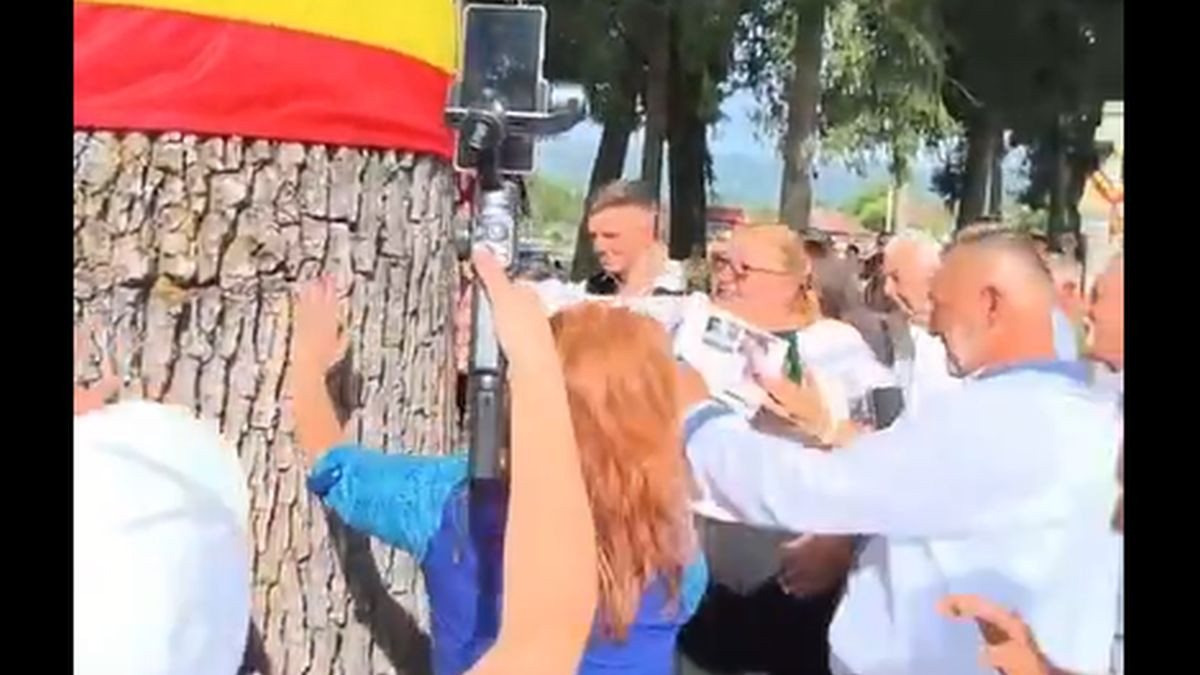 Circul de Țebea Șoșoacă scutură gorunul Hai toată lumea Hai și pe partea ailaltă - VIDEO