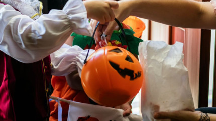 Primul festival Halloween în Cetate la Sighișoara. Proiecții multimedia parade și spectacole de magie
