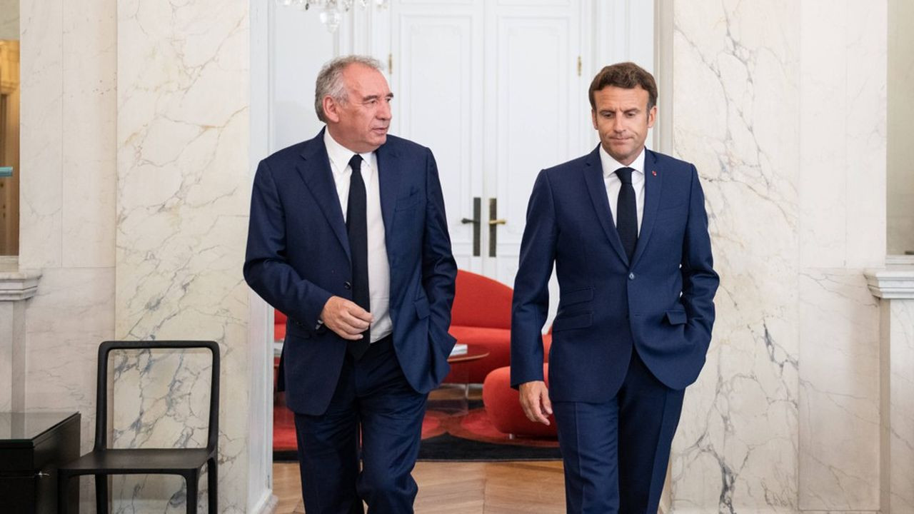 Franța din nou în criză. Dacă guvernul Bayrou pierde votul de încredere presiunea asupra lui Macron de a demisiona va crește CNN