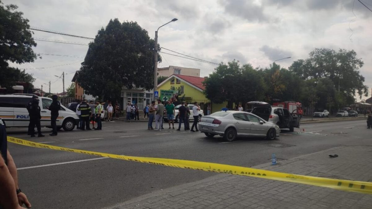 Patru bărbați implicați în scandalul izbucnit sâmbătă la Craiova au fost săltați de polițiști chiar de la priveghiul victimei