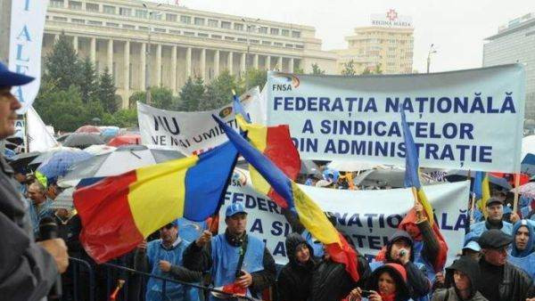 Sindicaliştii din administraţie protestează luni în București. Amenință cu grevă generală