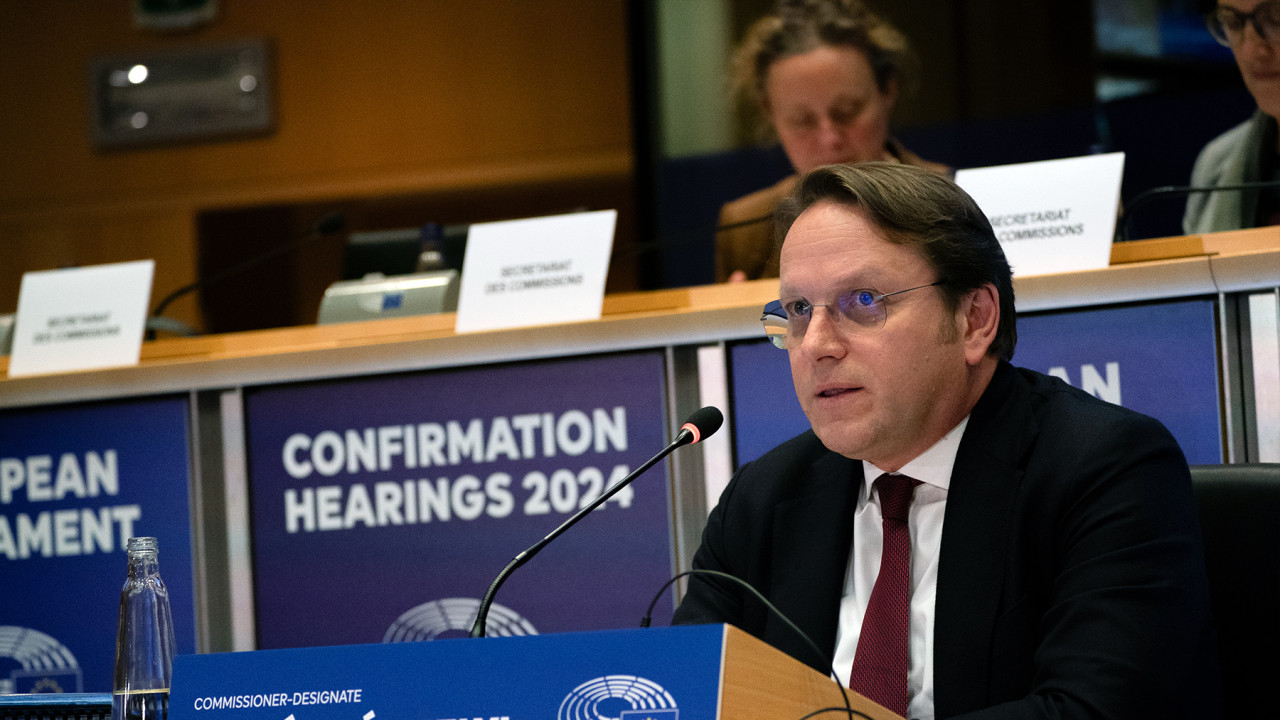 În Parlamentul European s-a cerut suspendarea comisarului maghiar pe durata anchetei privind suspiciunile de spionaj al Ungariei în instituții europene
