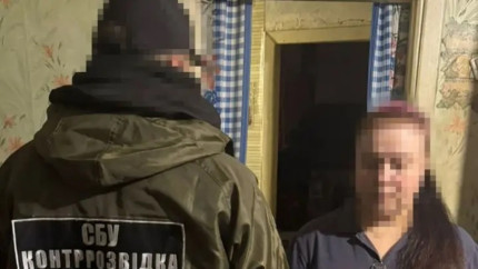 O femeie din Donețk acuzată că furniza armatei ruse coordonate ale spitalelor ucrainene pentru a fi bombardate. Ea riscă acum închisoarea pe viață