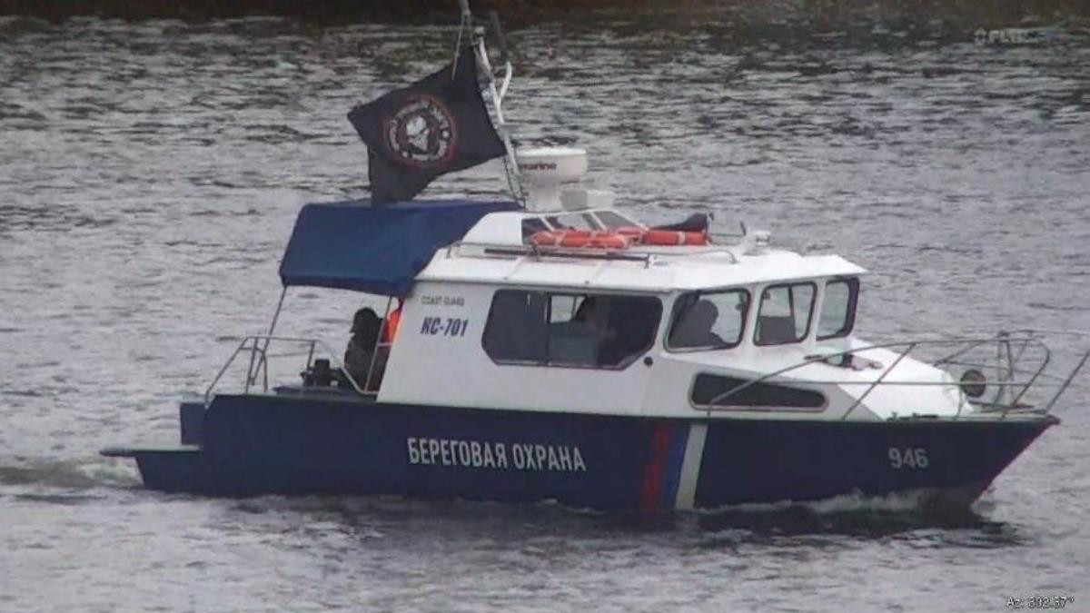 Intimidare sau provocare O navă de grăniceri rusească a arborat steagul grupării Wagner pe râul Narva la granița cu Estonia  VIDEO