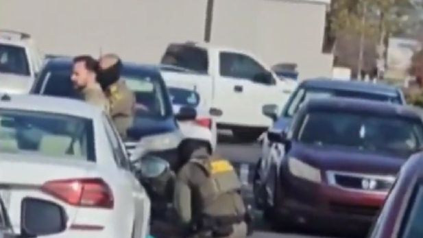 SUA Peste 130 de persoane arestate în Carolina de Nord de agenții serviciului de imigrare în timp ce guvernatorul democrat spune că represiunea împotriva imigranților alimentează frica și dezbină comunitatea