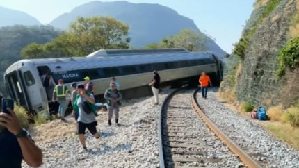 Cel puțin 13 persoane au murit și 98 au fost rănite în urma deraierii unui tren în Mexic