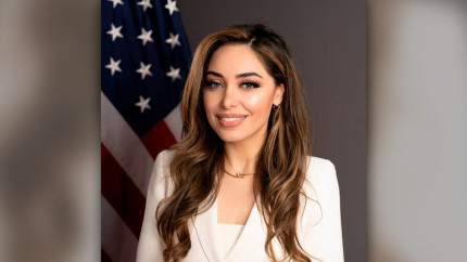 Se mai miră cineva Donald Trump a încredințat reginei coafezelor controlul asupra emiterii pașapoartelor și aprobării vizelor pentru SUA
