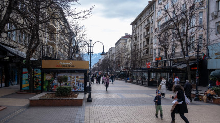Prima zi cu euro în Bulgaria. Unde s-au înregistrat primele creșteri de prețuri apa și taxiurile în Sofia