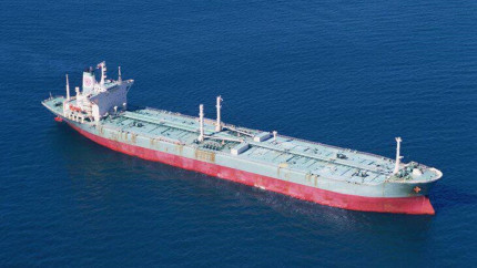 Petrolier deturnat de pirați în largul coastei Yemenului și dus spre Somalia