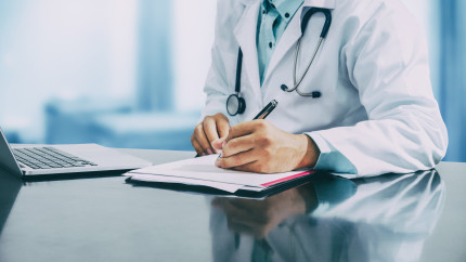Revoluție în sănătate Medicii de familie nu vor mai fi plătiți în principal după numărul de pacienți înscriși ci după serviciile medicale prestate efectiv