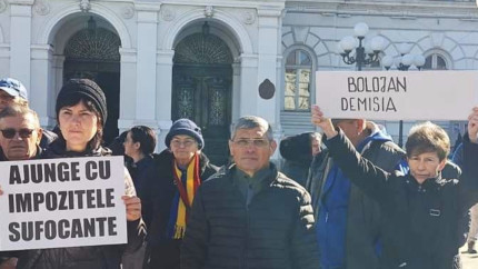 Protest la Arad cu 150 de oameni Jos taxele Jos cu Bolojan