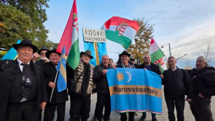 Partidul lui Viktor Orban recrutează în Ardeal oameni care vor fi duși cu autobuzele la Budapesta pentru un mare miting. Cine plătește  întreabă opoziția