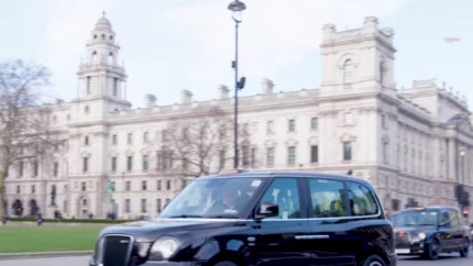 Robotaxiurile vin la Londra. Cum au reacționat șoferii faimoaselor taxiuri negre