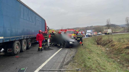 Accident groaznic la Cluj cinci oameni au murit după ce un autoturism s-a ciocnit de un autocamion
