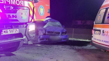 Accident grav la Cluj O fetiţă de 3 ani şi un bărbat de 34 de ani uciși după ce vehiculul condus de un tânăr de 20 ani i-a proiectat pe contrasens într-un TIR