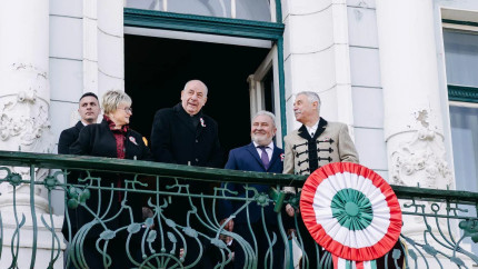 Președintele Ungariei este la Târgu Secuiesc de Ziua Ungariei Milioane de maghiari spun acelaşi lucru şi gândesc la fel de la Târgu Secuiesc până la Sopron şi de la Cleveland până la Sfântu Gheorghe