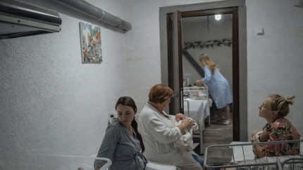 Rusia restricționează accesul la avort în zonele ucrainene ocupate. Potrivit ONG-urilor femeile sunt obligate să participe la discuții disciplinare conduse de preoți