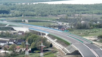 Un nou tronson al Autostrăzii SibiuPitești ar putea fi deschis până la sfârșitul anului. Lucrările au ajuns la aproape 95