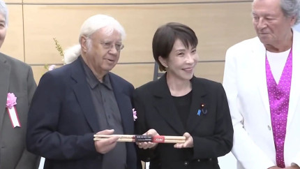 Trupa britanică de rock Deep Purple în turneu în Japonia. Întâlnire cu un superfan Ești zeul meu
