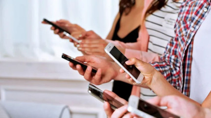 Dependența de telefon semne efecte asupra creierului și impactul asupra vieții cotidiene explicate de specialiști