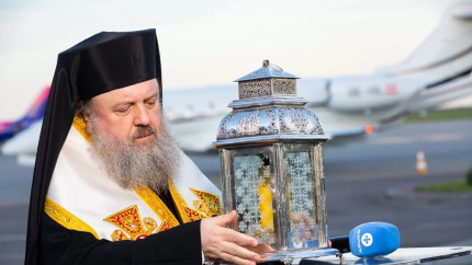 Lumina Sfântă ar putea fi adusă în România cu o cursă specială. Patriarhia a obținut culoar de zbor
