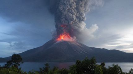 Trei turiști au fost uciși în urma unei puternice erupții a vulcanului Dukono din Indonezia