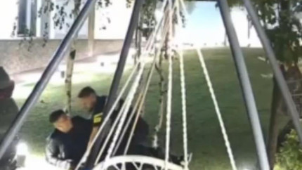 Hoțul care teroriza de două săptămâni un cartier din Târgu Jiu prins după o intervenție în forță a polițiștilor  el avea asupra lui un pistol de asemenea furat