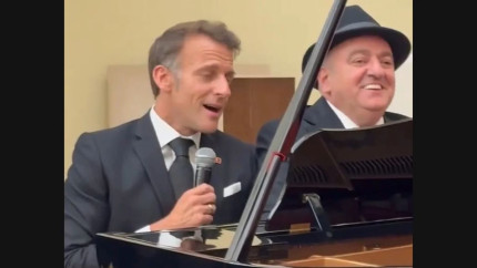 Emmanuel Macron a cântat La Bohème la Erevan acompaniat la baterie de liderul armean Nikol Pașinian  VIDEO