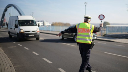 Polițist german condamnat cu suspendare după ce a cerut mită 400 de euro unui curier român pentru a face dispărut un test antidrog pozitiv
