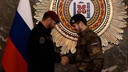 Fiul lui Kadîrov a primit două medalii Erou al Ceceniei una pentru susținerea războiului din Ucraina cealaltă în urma unei bătăi petrecute în arest