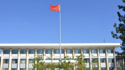 Replică dură pentru ambasada Chinei Violează limba română Într-o democraţie parlamentarii nu cer aprobarea unei puteri străine pentru a se întâlni cu cine consideră necesar