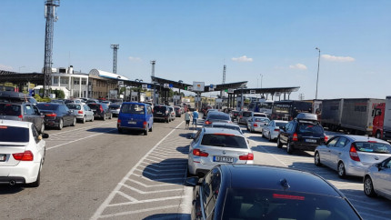 Cozi interminabile la intrarea în Grecia. Mii de turiști sunt nevoiți să aștepte ore întregi la punctele de frontieră