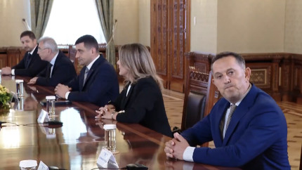 Patru europarlamentari AUR apără interesele industriei de armament a Rusiei. Au votat contra interzicerii exporturilor de alumină către Rusia produs care ajunge și la producătorii rachetelor Kh-101