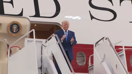 La plecarea din Turcia Donald Trump a fost ascuns într-un cărucior de catering și a zburat în secret cu un alt avion de teama unui atac iranian asupra Air Force One