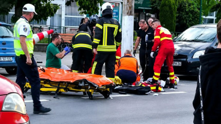 Două surori de 9 și 16 ani în stare gravă după ce au fost spulberate pe o trecere de pietoni din Bușteni de un șofer neatent  VIDEO
