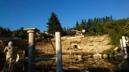 Un italian condamnat la închisoare după ce a construit un fals amfiteatru roman și a încasat zeci de mii de euro de la turiștii care-l vizitau