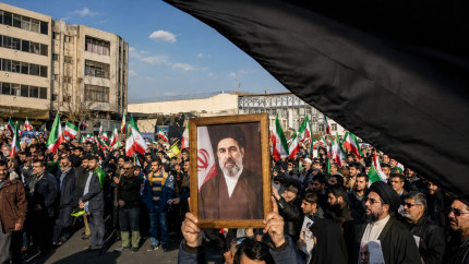 Dilema succesiunii în Iran. Ce dezvăluie absența lui Mojtaba Khamenei de la înmormântarea tatălui său despre noua Republică Islamică