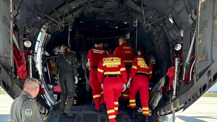 Doi tineri cu arsuri grave transferați de urgență în Belgia și Germania cu o aeronavă militară