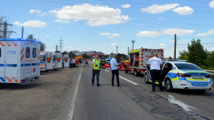 Accident grav în Brăila doi soți au murit iar o mamă și cei trei copii ai săi au fost răniți