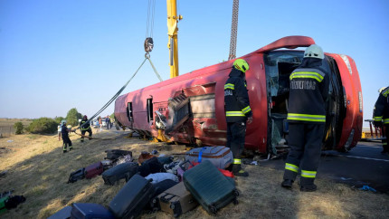 Accident devastator în Ungaria 12 morți după ce un autocar cu turiști s-a răsturnat pe autostrada M3. Șoferul ar fi adormit la volan
